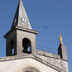 Kerkklokje van het dorpje Saint-Denis
